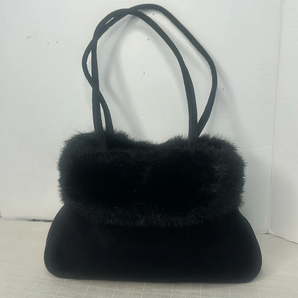 Leather and Faux Fur shoulder bag in all black